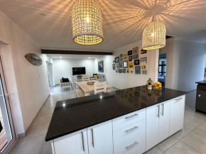 Happy Dayz Holiday House